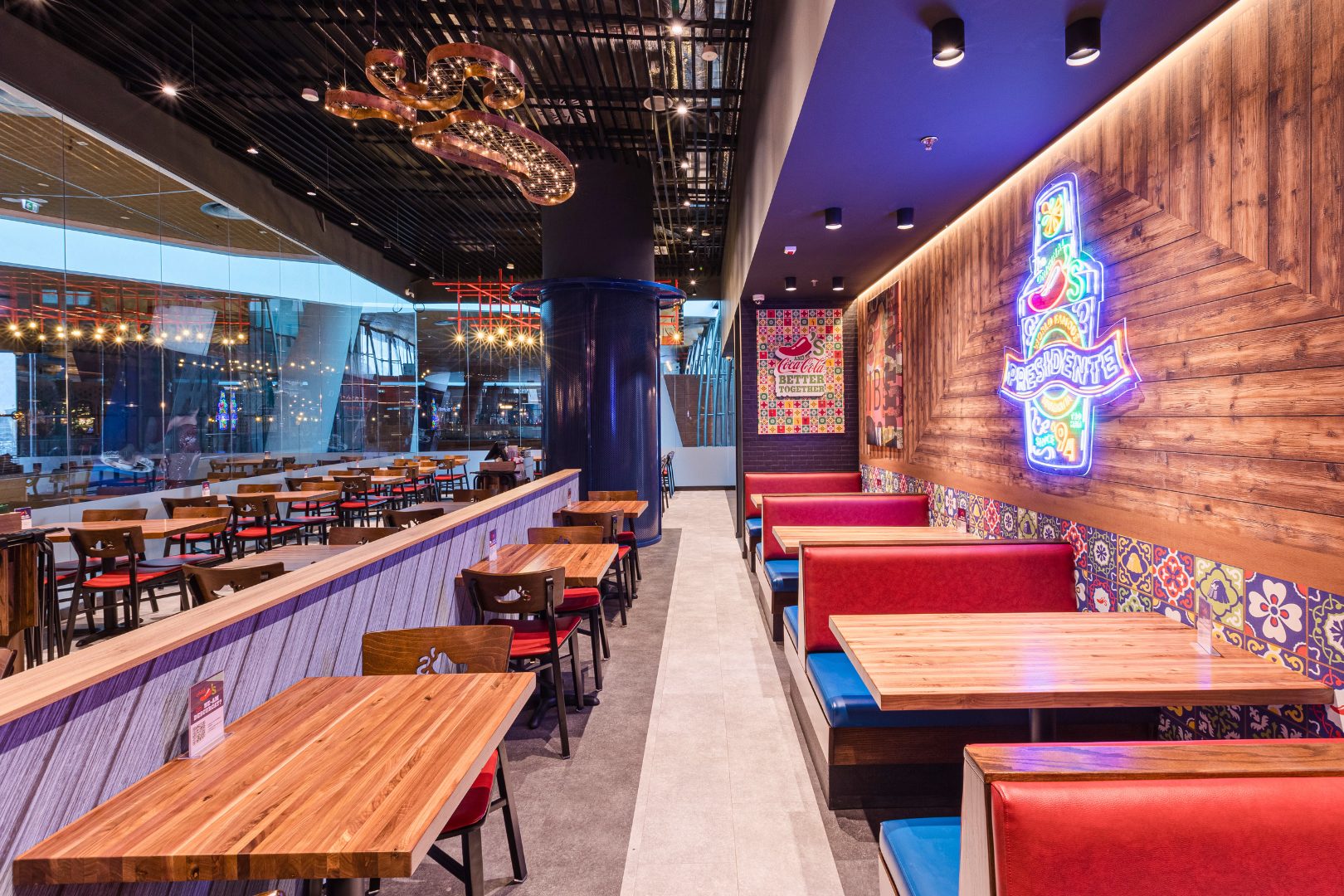Chili's Romania, Băneasa Shopping City – amenajare interioară restaurant, design PickTwo (2)