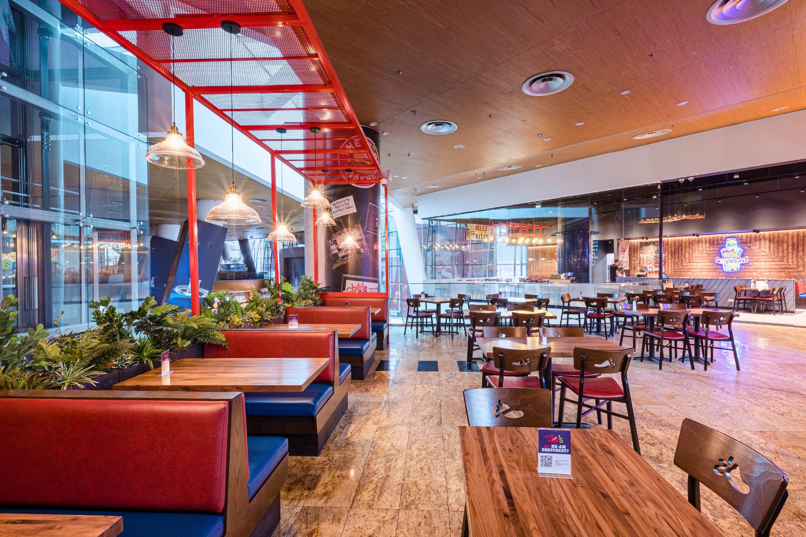 Chili's Romania, Băneasa Shopping City – amenajare interioară restaurant, design PickTwo (4)