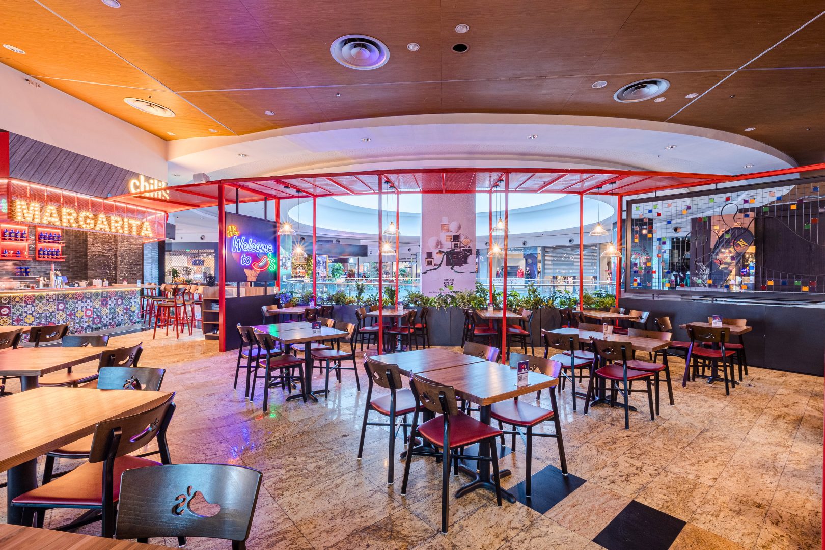 Chili's Romania, Băneasa Shopping City – amenajare interioară restaurant, design PickTwo (5)
